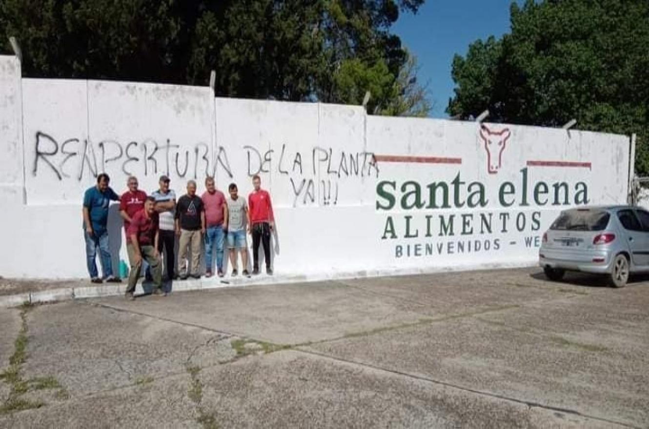 Trabajadores del frigorífico Santa Elena denuncian que se estaría desguazando la planta