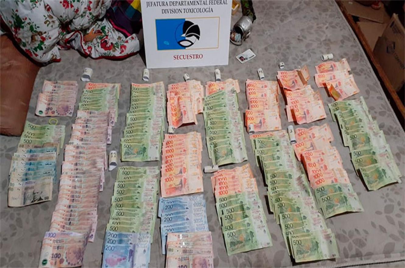 Tan solo en Federal se secuestraron 149.630 pesos, además de drogas y otros elementos de interés para la causa por narcomenudeo.