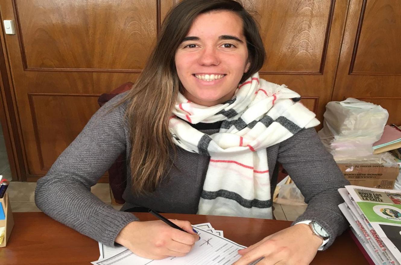 La crespense Sofía Schell firmó su primer contrato como futbolista profesional