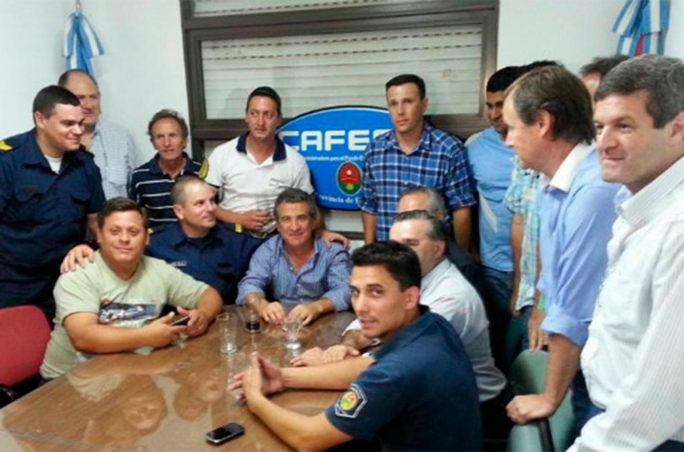 Imagen de archivo del acuerdo entre los policías sediciones y el entonces gobernador Sergio Urribarri.