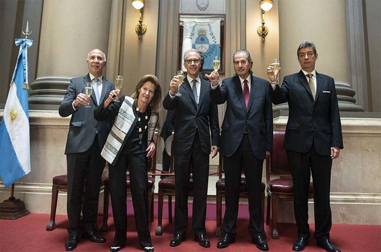 Los jueces de la Corte Suprema de Argentina Ricardo Lorenzetti (izquierda), Elena Highton de Nolasco (recién renunciada), Carlos Rosenkrantz, Juan Carlos Maqueda y Horacio Rosatti, recién elegido presidente.