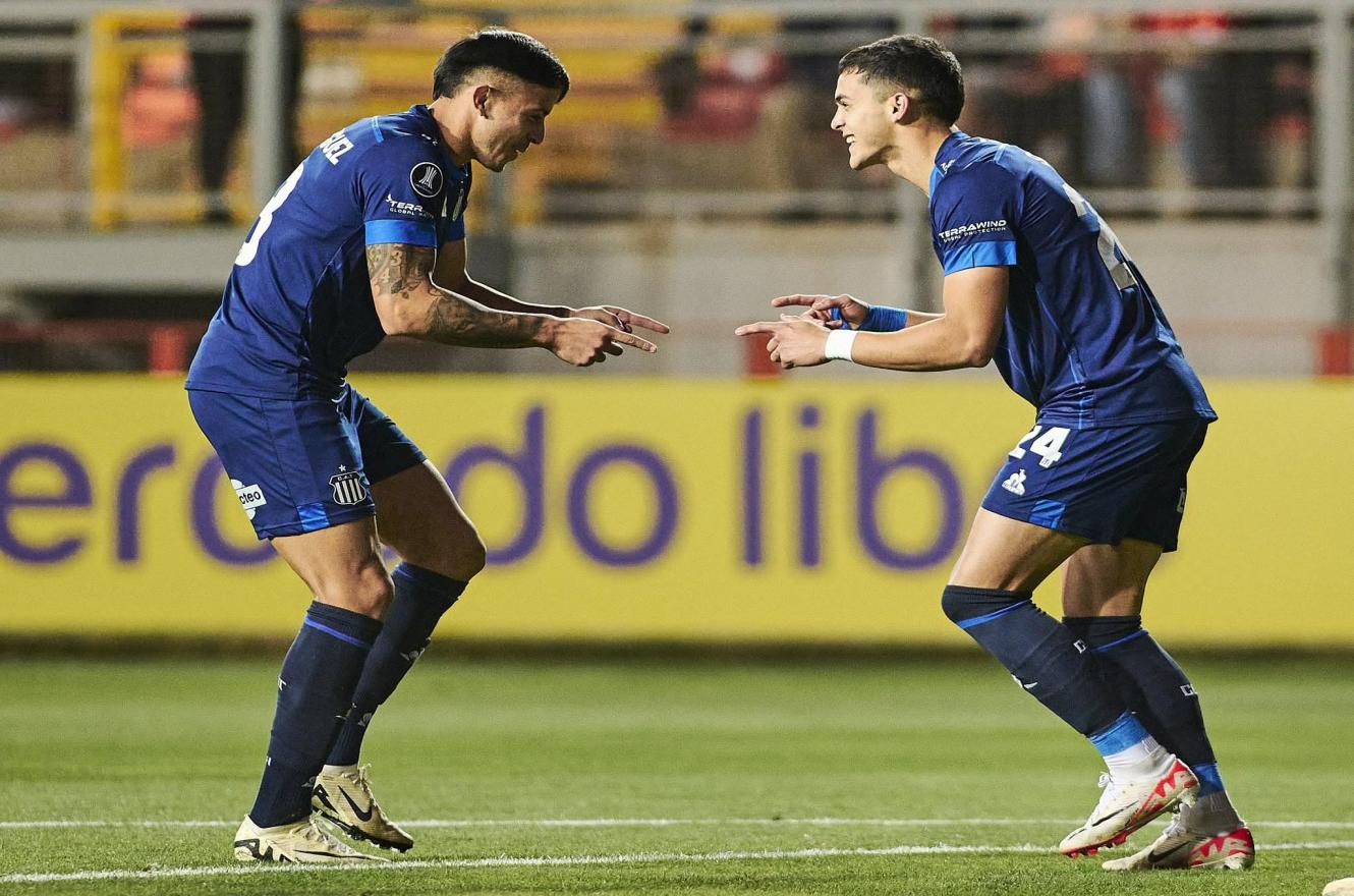 Copa Libertadores: Talleres pisó fuerte en Chile y le ganó a Cobresal para ser líder