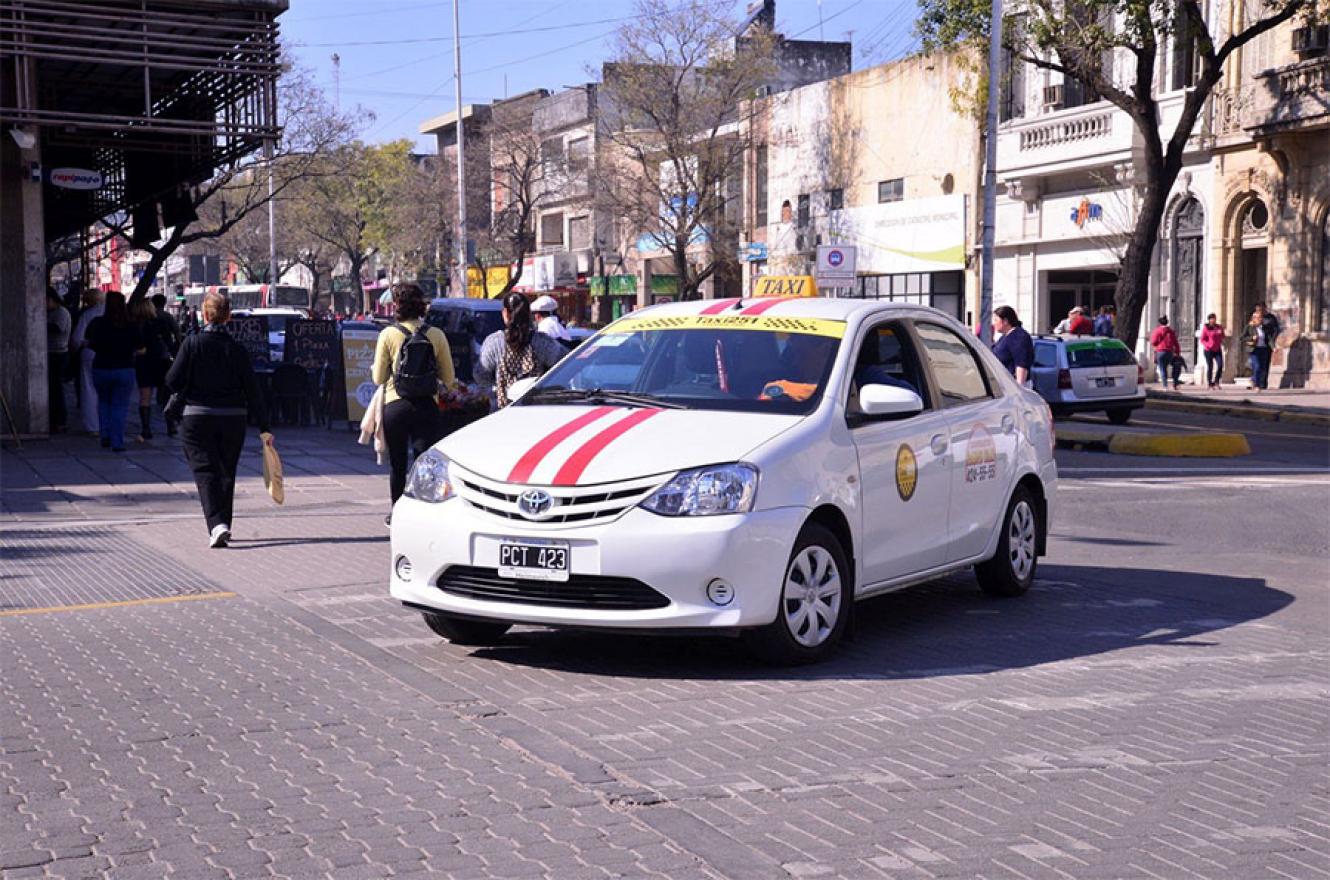 La Municipalidad de Paraná acordó un nuevo método para los aumentos de taxis a través de una fórmula polinómica para ese cálculo.