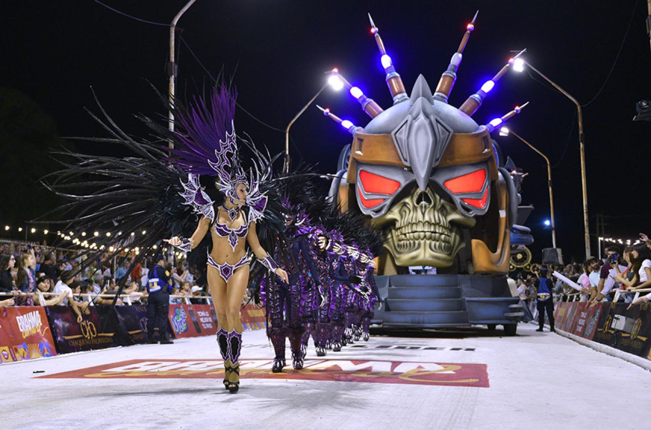 Kamarr (Centro Cultural y Social Sirio Libanés) será la encargada de abrir esta noche en el Corsódromo el Carnaval del País. Foto: Prensa del Carnaval.