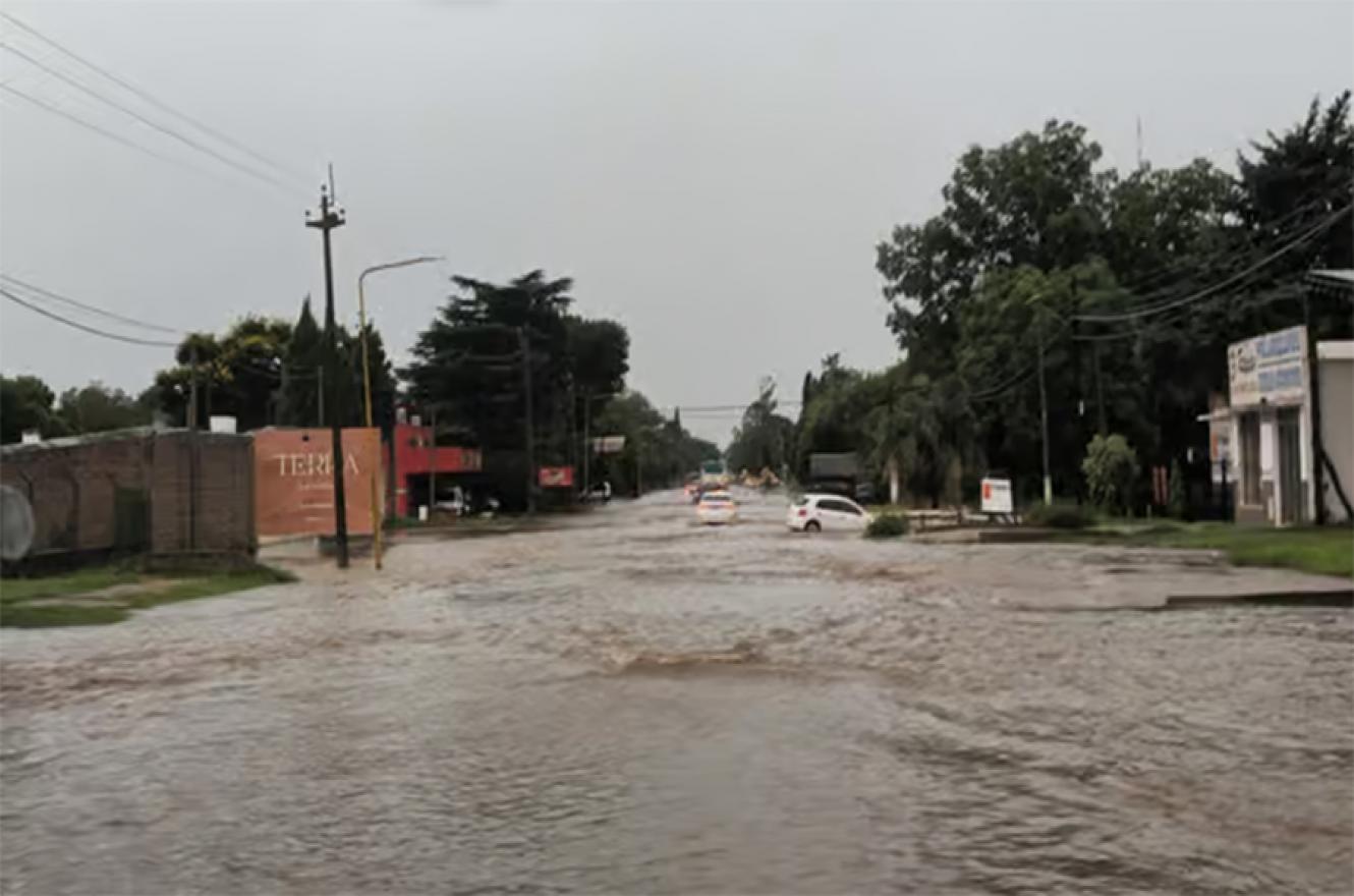 La tormenta azotó a Gualeguaychú, anegando calles y también a Pueblo General Belgrano.