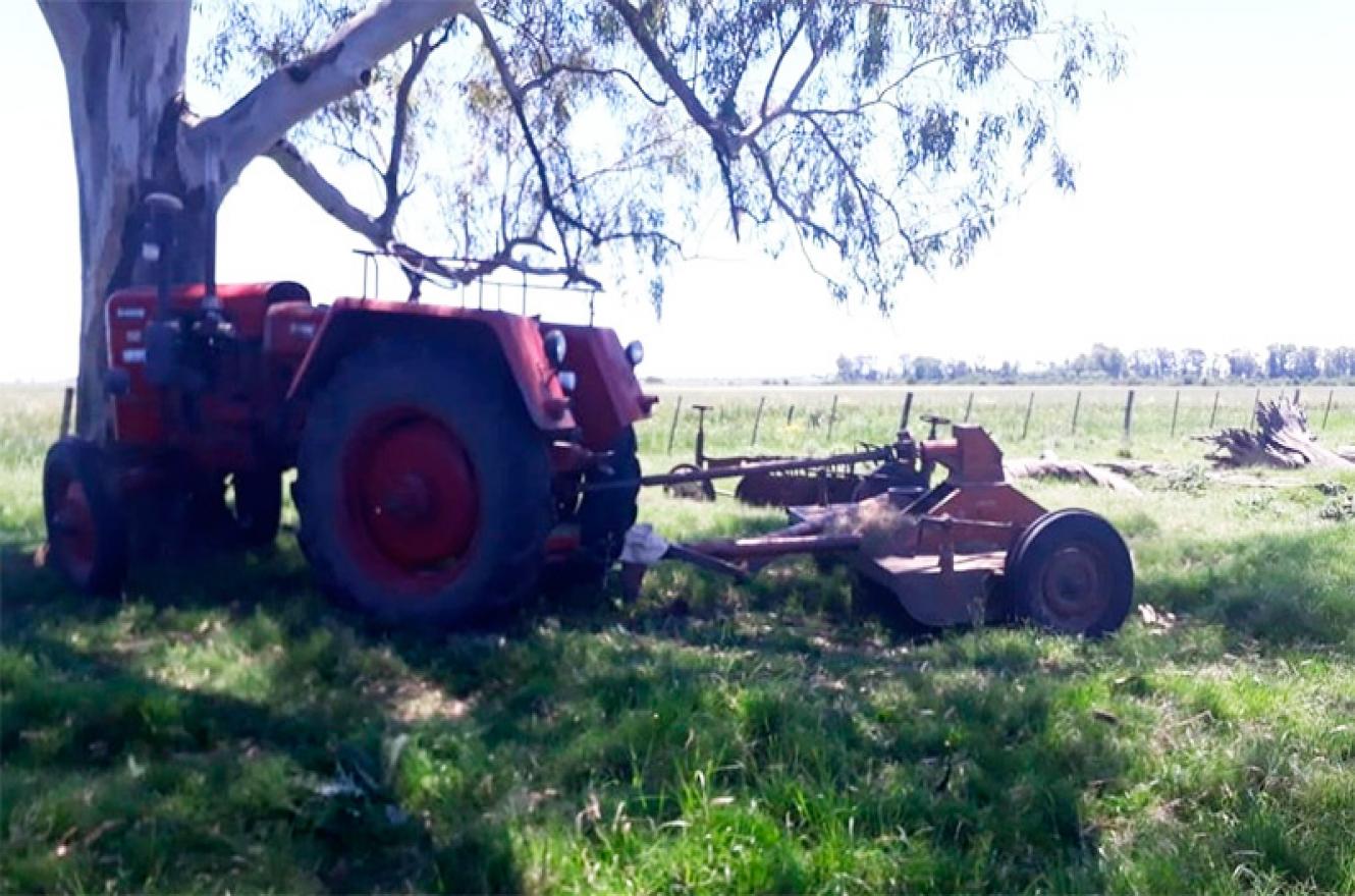 Un trabajador rural murió al caer del tractor que manejaba