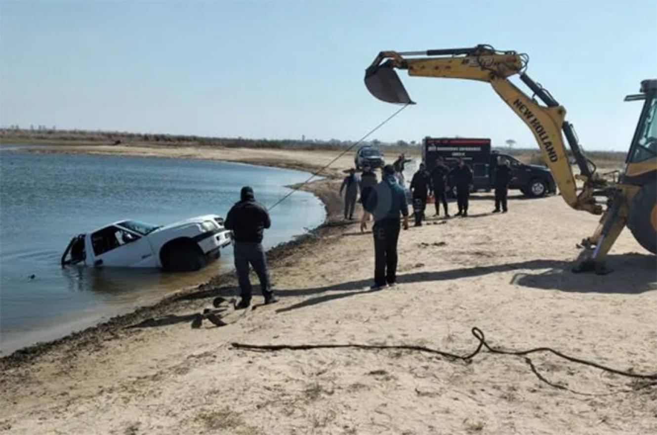 Tragedia familiar: Emilio Albornoz de 77 años; Cristina Albornoz de 46 y Miguel de 11, fallecieron y sus cuerpos fueron rescatados por los Buzos Tácticos policiales. Dos adolescentes, Gabriel Albornoz de 16 y Julia Albornoz de 14, lograron sobrevivir.