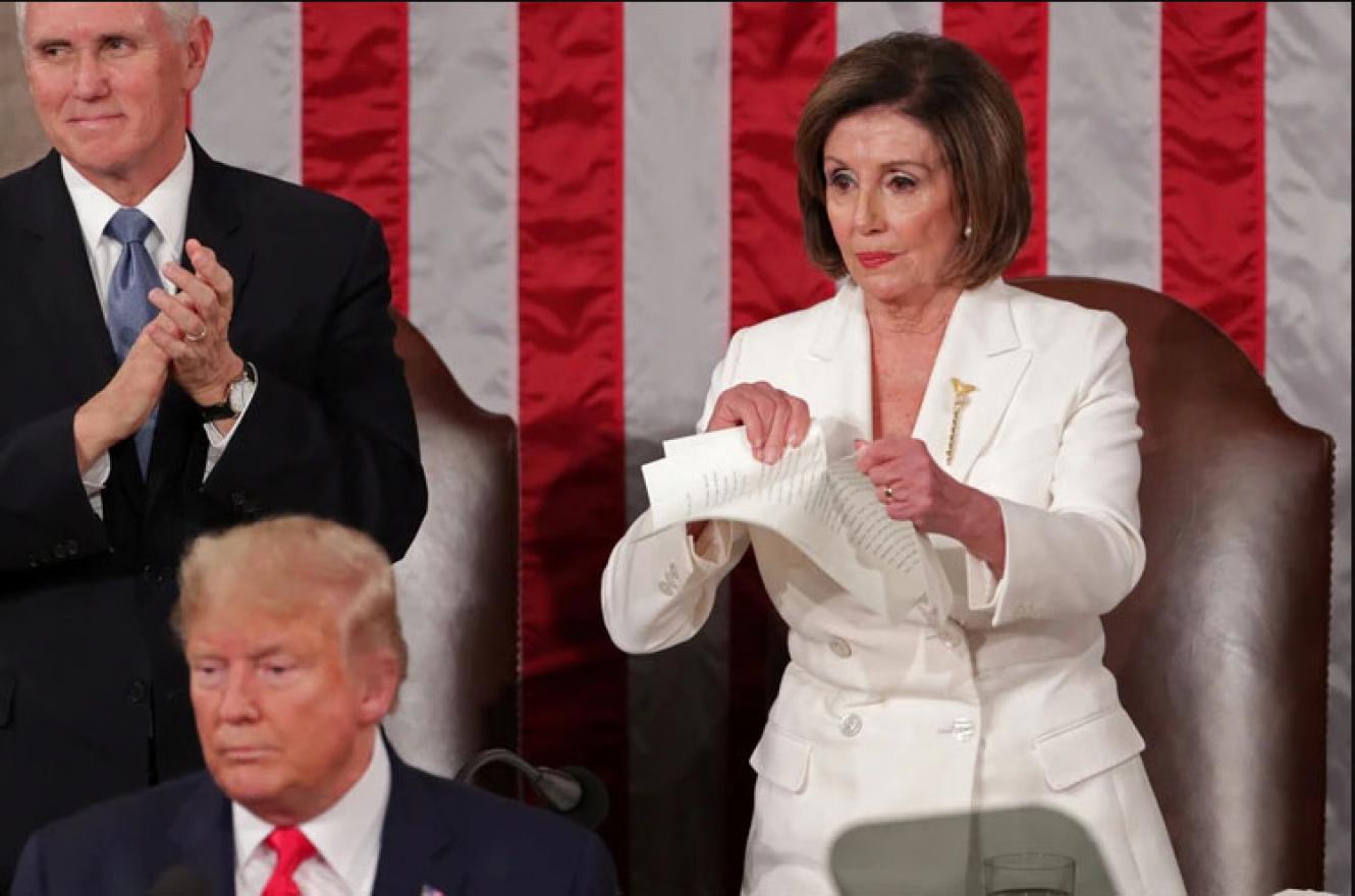 Nancy Pelosi rompe el discurso de Trump