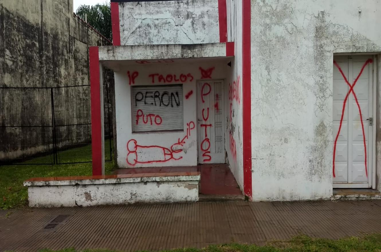 Violentaron con pintadas la sede partidaria de Intransigencia Popular de Urdinarrain
