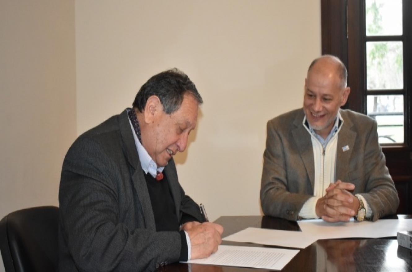 Se firmó el convenio entre UNER y AFMER