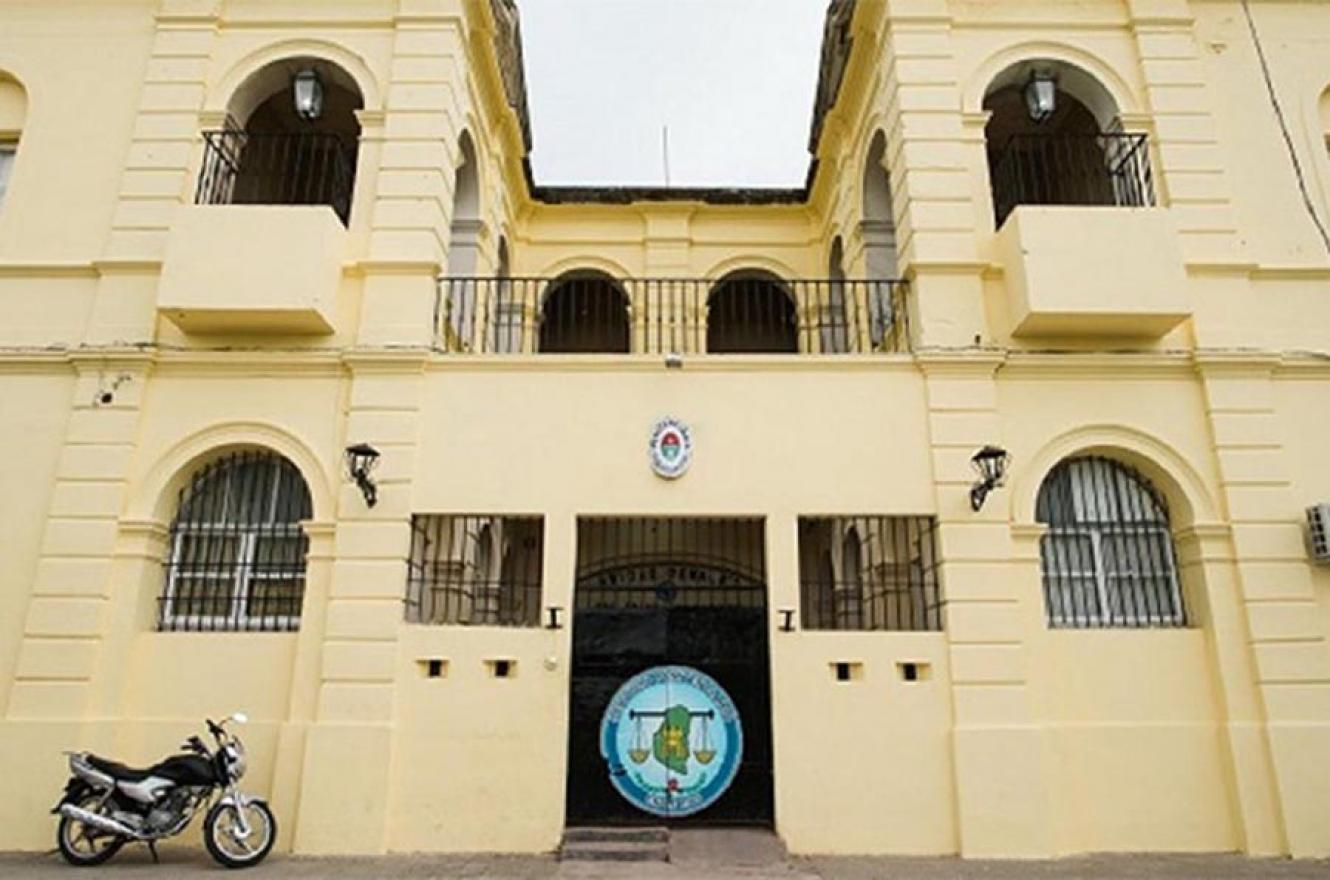 “Los internos que causaron la coacción fueron trasladados: uno fue al penal de Federal y el otro al de Gualeguaychú”, comunicó el Servicio Penitenciario. El interno que sufrió la agresión sigue en Gualeguay.