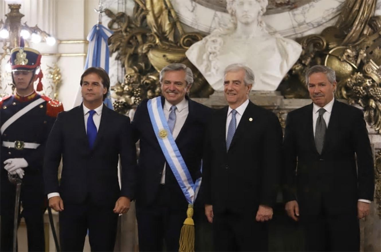 Alberto Fernández recibió en la asunción de su mandato al presidente Tabaré Vázquez que responde al Frente Amplio por los lazos históricos que unen a ambos partidos.