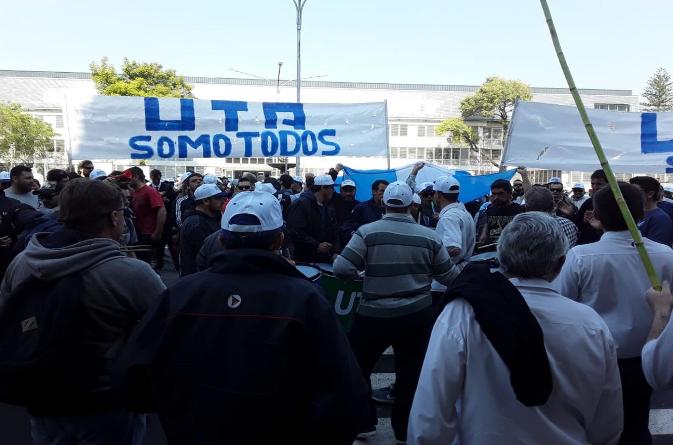 UTA frente a Casa de Gobierno