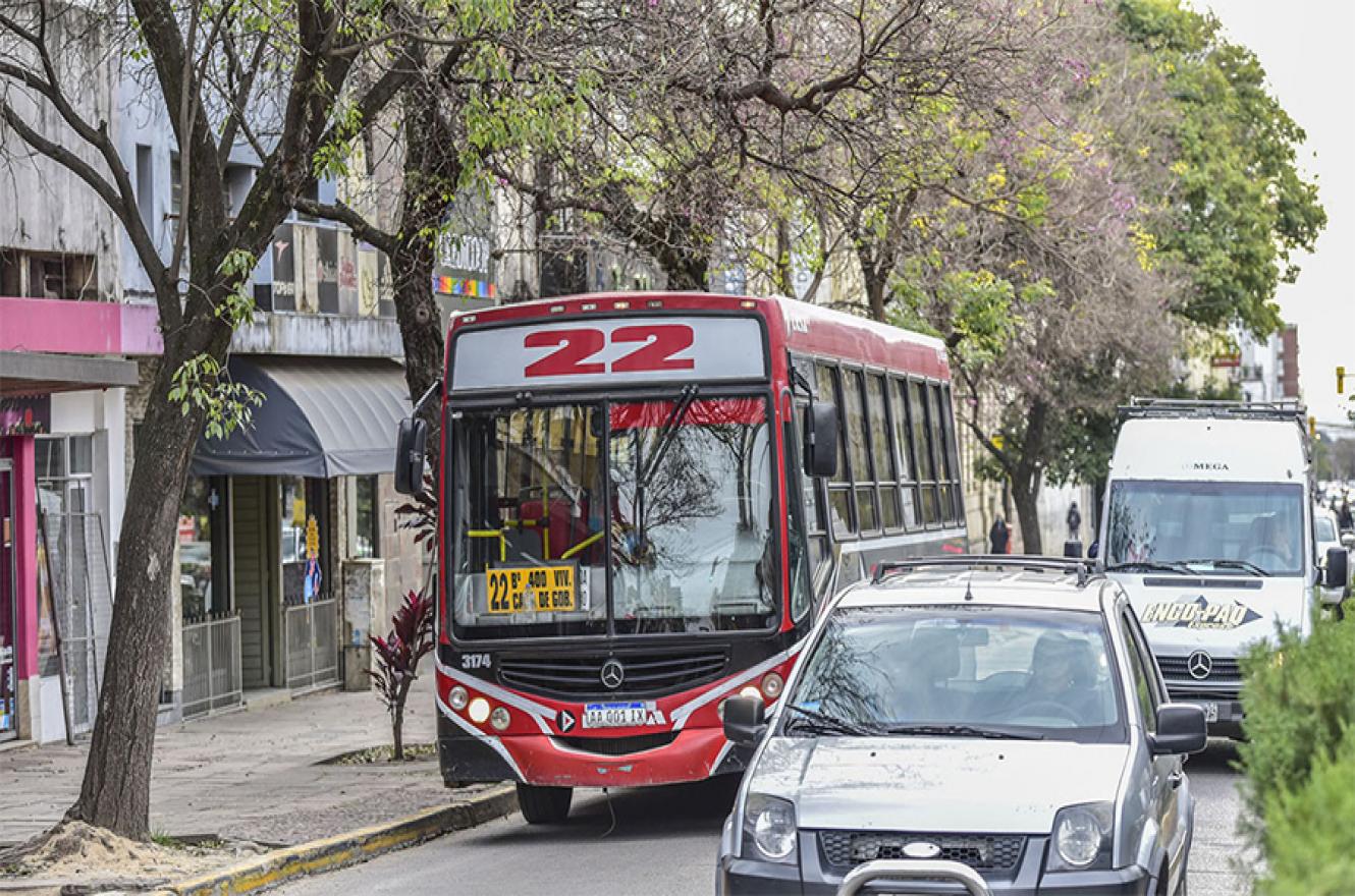 Colectivos: la falta de servicios se experimentará al menos hasta mañana, pero nadie asegura que se reanudarán las prestaciones.