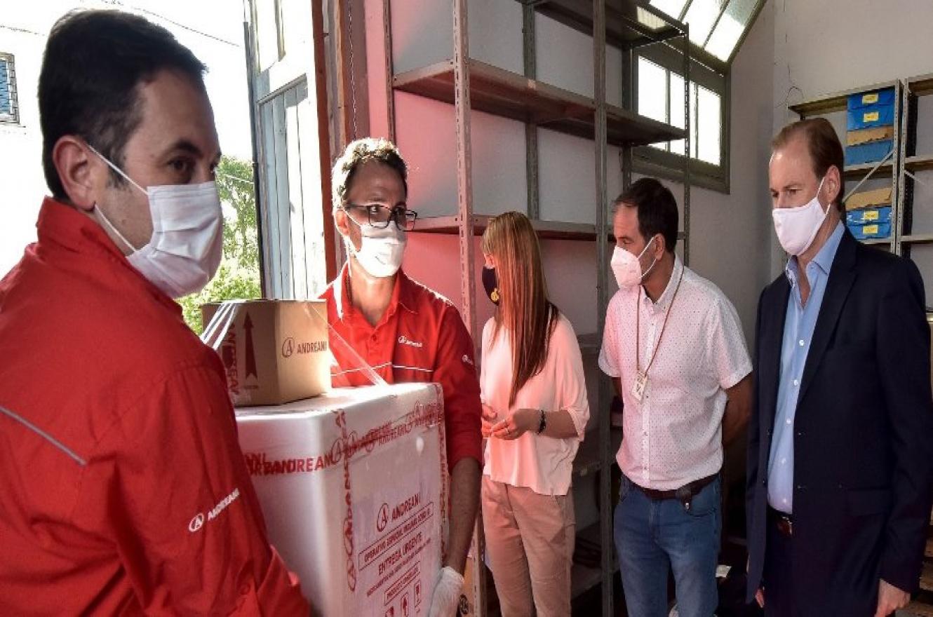 Bordet y Velázquez reciben vacunas Covid en la Base Aérea