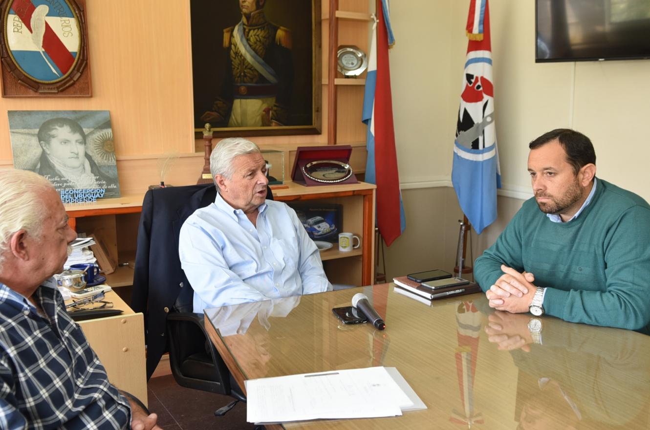 Lauritto junto al jefe zonal de Vialidad