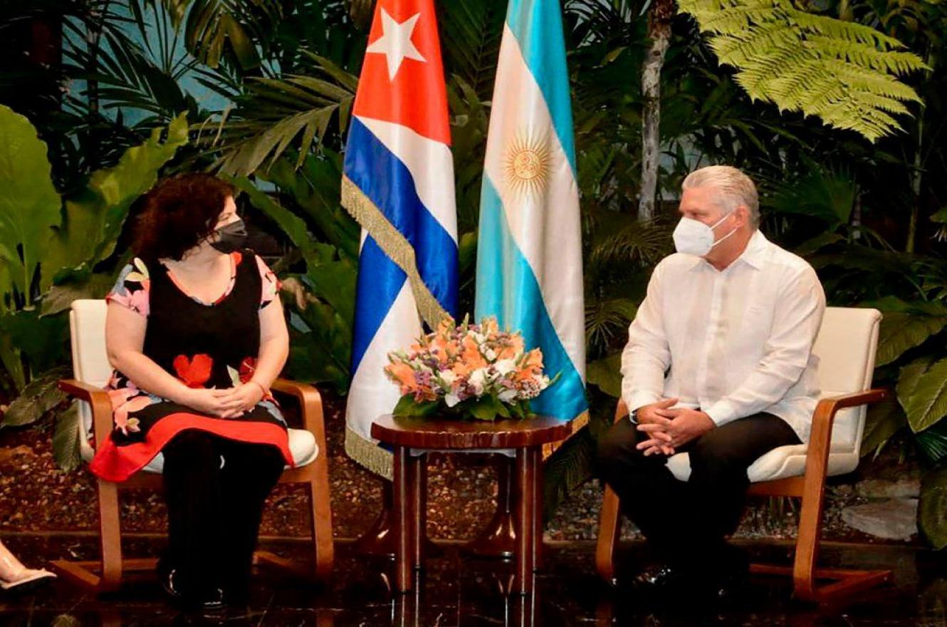 Carla Vizzotti con Díaz-Canel en Cuba