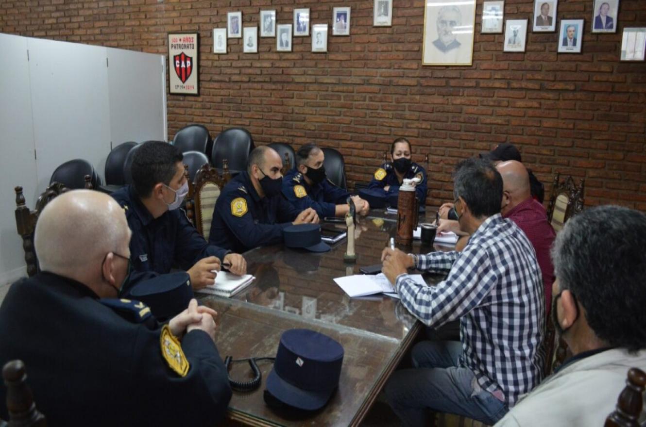 En Patronato hubo reuniones por la vuelta del público al estadio Grella