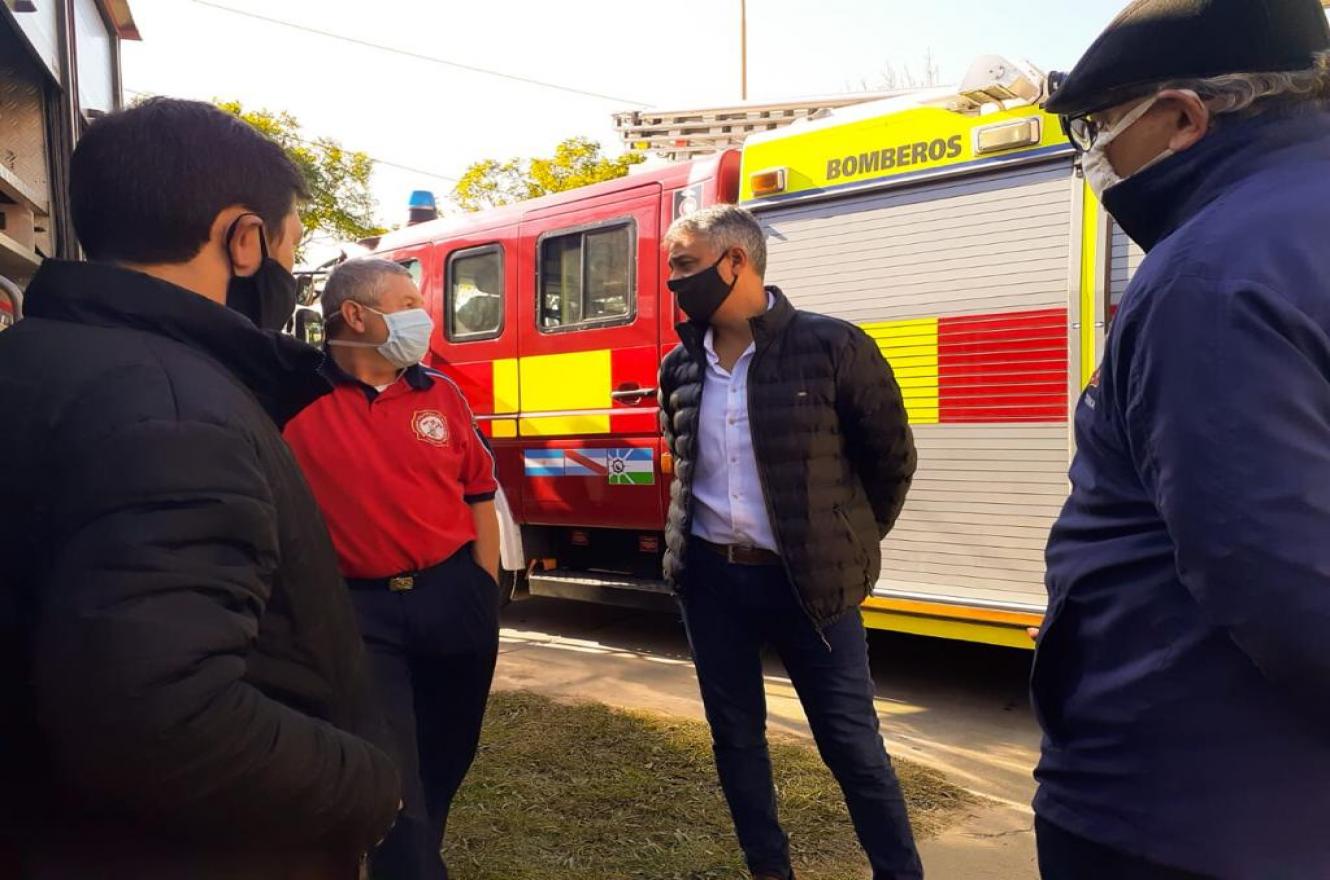 Diego Lara en el cuartel de Bomberos de María Grande