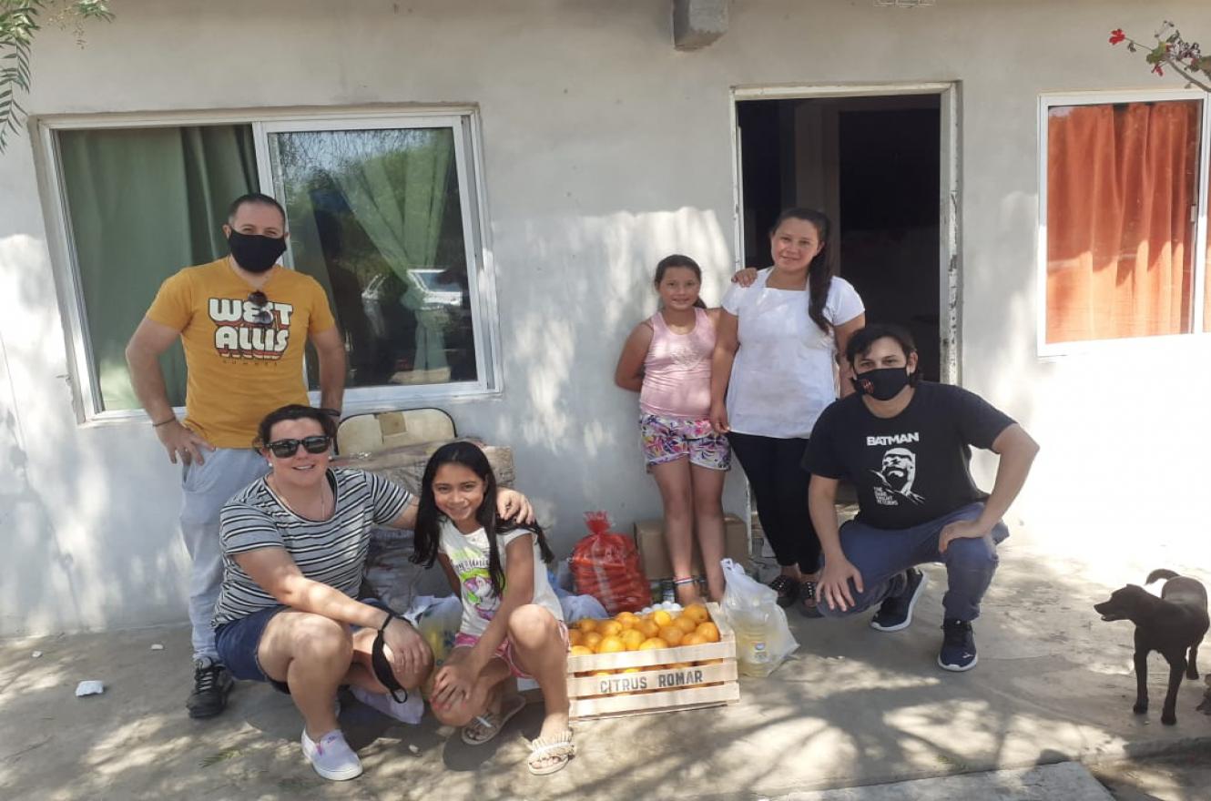Un grupo de egresados convirtió su cena aniversario en ayuda solidaria 