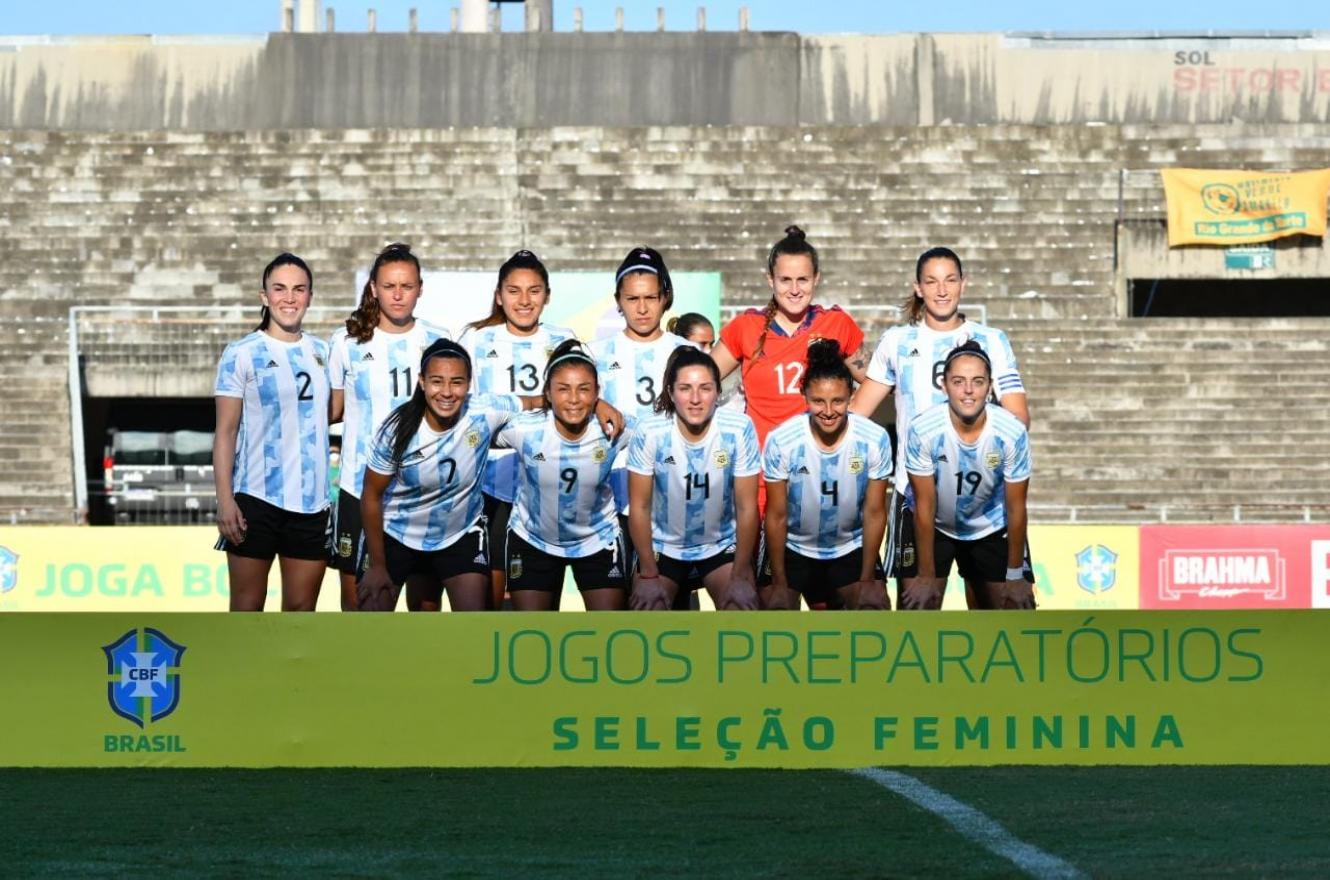 Fútbol: con la entrerriana Yael Oviedo, Argentina sufrió una goleada ante Brasil