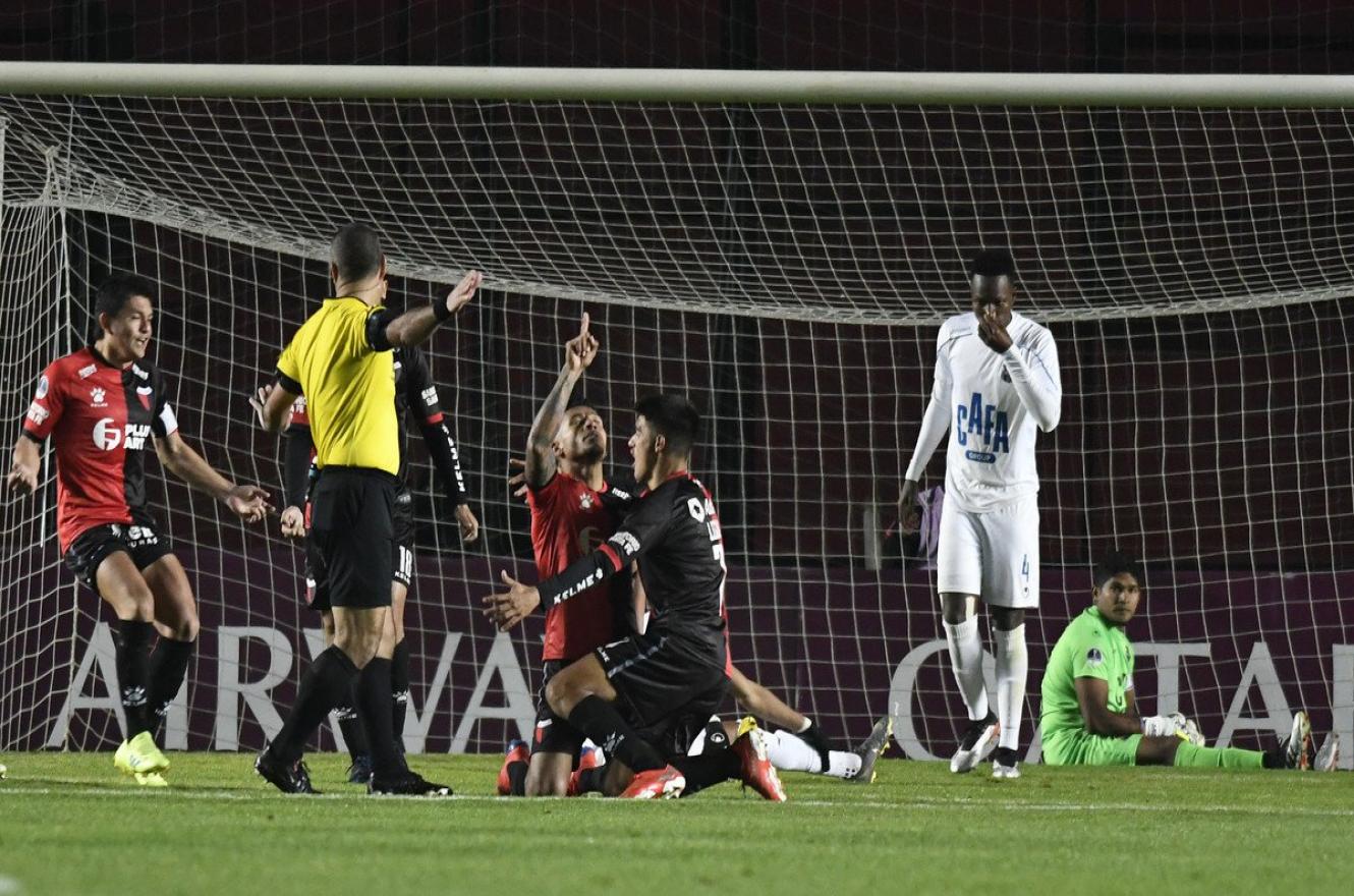 Copa Sudamericana: Colón de Santa Fe goleó para ser semifinalista