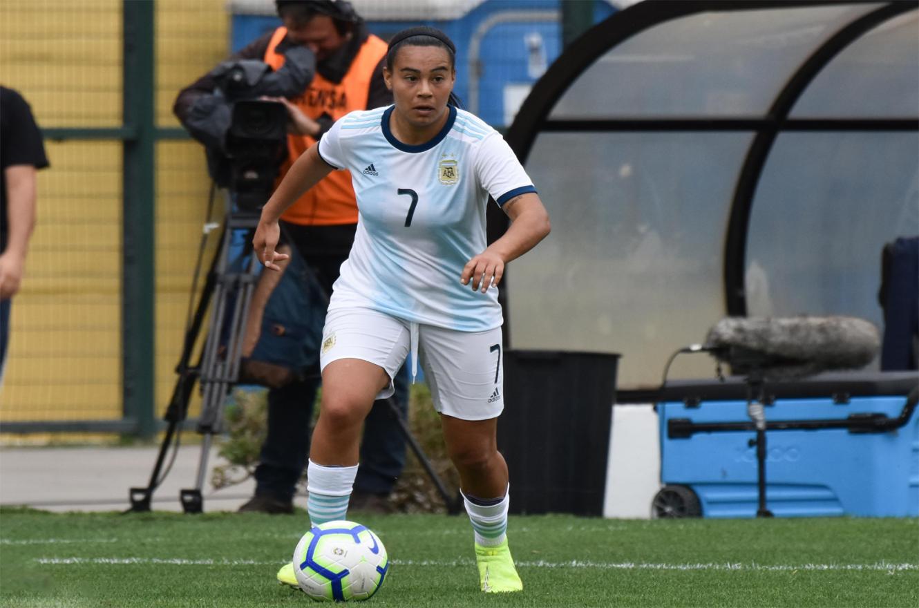 Fútbol: Argentina contará con la concordiense Yael Oviedo en el torneo del País Vasco