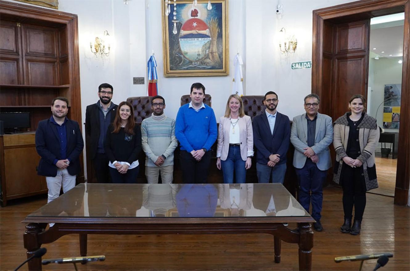 La viceintendenta, Andrea Zoff, recibió a una delegación de la Filial Entre Ríos de la Fundación Universitaria del Río de la Plata.