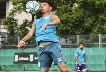 En Racing, Juan Pizzi probó con el entrerriano Tiago Banega entre los titulares