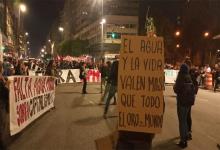 En Montevideo las protestas por la falta de acceso al agua potable, genera severas críticas al gobierno de Lacalle Pou, pero también a las empresas vinculadas con el saqueo ambiental.