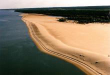 El arenal del Caraballo, un paraíso natural, ecológico, cuya postal también refleja el espíritu del río Uruguay a la altura de Colón.