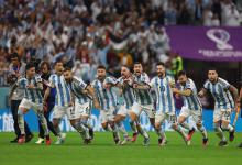 Con sufrimiento y por penales, Argentina se metió entre los cuatro mejores del Mundial