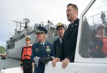 El ministro de Defensa, Luis Petri, junto al vicealmirante Carlos María Allievi, jefe de la Armada.