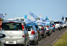 Imagen de archivo de una caravana automovilística para protestar contra la presencia ilegal y contaminante de la pastera UPM (ex Botnia).
