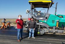 El gobernador Gustavo Bordet recorrió uno de los tramos de la autovía Paraná-Concordia y conversó con los trabajadores.