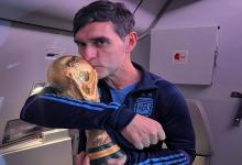 De regreso y con la Copa, Roberto Ayala envió “un abrazo para todos los paranaenses”