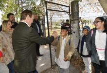 El gobernador estuvo en Federal, donde inauguró obras de gas y saneamiento, y firmó el contrato para el nuevo edificio de la escuela secundaria.