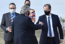 Bordet y Fernádez se saludan acto Hidrovía