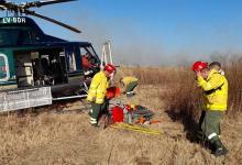 El operativo de los brigadistas para controlar el incendio en la zona del Delta comenzó hoy a las 9, conformándose tres cuadrillas de trabajo.