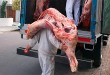 Trabajadores de la carne ya no podrán descargar medias reses "al hombro"