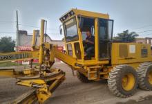 Ariel Weiss trabaja en las tareas de mantenimiento de las calles