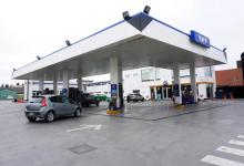 YPF incrementó el precio de esta madrugada un 3,5 por ciento. Se trata del segundo aumento que aplica la empresa en un mes, luego del alza de 4,5 por ciento promedio país que realizó a mediados de agosto.