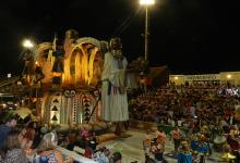 La comparsa Papelitos (Club Juventud Unidad) es la última campeona y como es tradición abrirá la noche inaugural del Carnaval del País.
