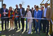 El intendente de Concordia, Enrique Cresto, al inaugurar la nueva estación saludable en la plazoleta Guillermo Canaglia.