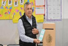 El senador radical Alfredo Cornejo, del Frente Cambia Mendoza, se declaró esta noche vencedor en las elecciones de gobernador en Mendoza.
