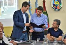 Enrique Cresto junto al ministro de Desarrollo Social, Daniel Arroyo, que fue declarado huésped de honor del municipio