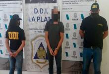 La foto de Buzali esposado difundida por la policía