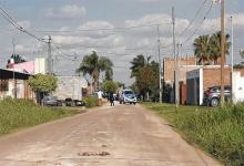 La balacera que terminó con el triple crimen se produjo a las 15 en calle Las Camelias, entre Ovidio Lagos y Mihura, de Paraná.