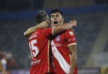 Argentinos Juniors pisó fuerte en Chile y quedó como líder del Grupo F