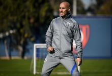 Fútbol: Pablo Montero firmó su contrato y dirigió la práctica de San Lorenzo